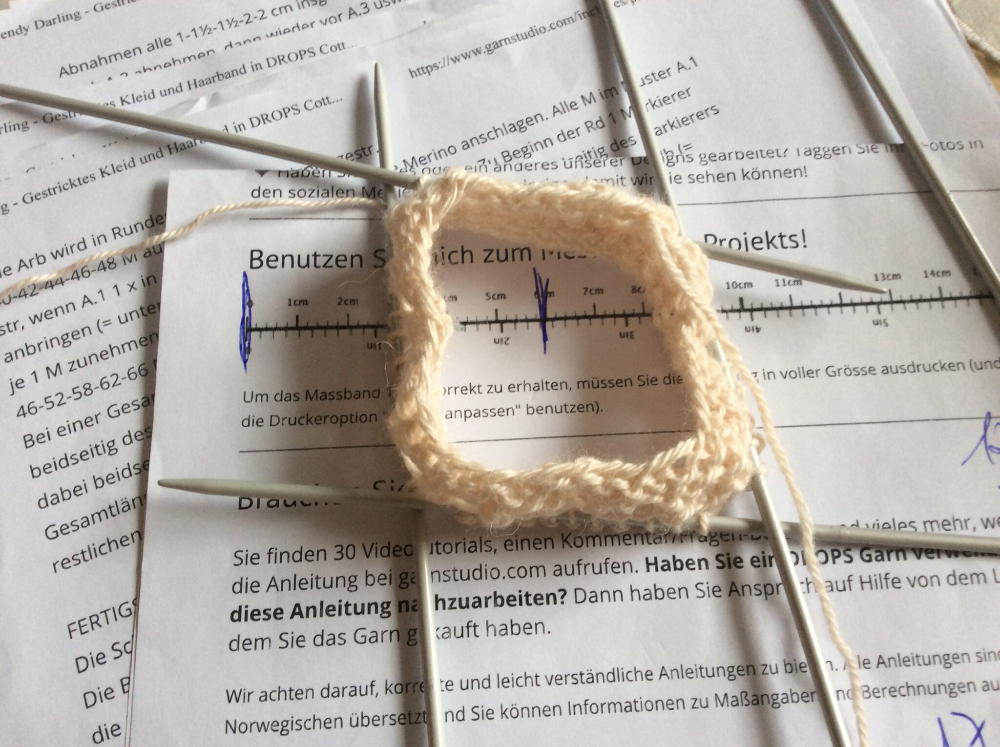 Warum einfach, wenn´s auch kompliziert geht? Jule strickt